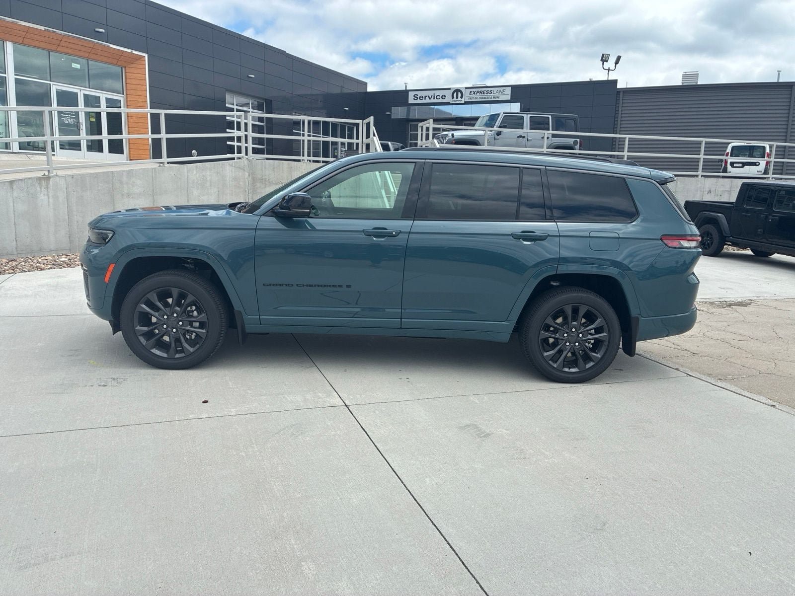 New 2026 Jeep Grand Cherokee L Limited AWD/4WD image 2