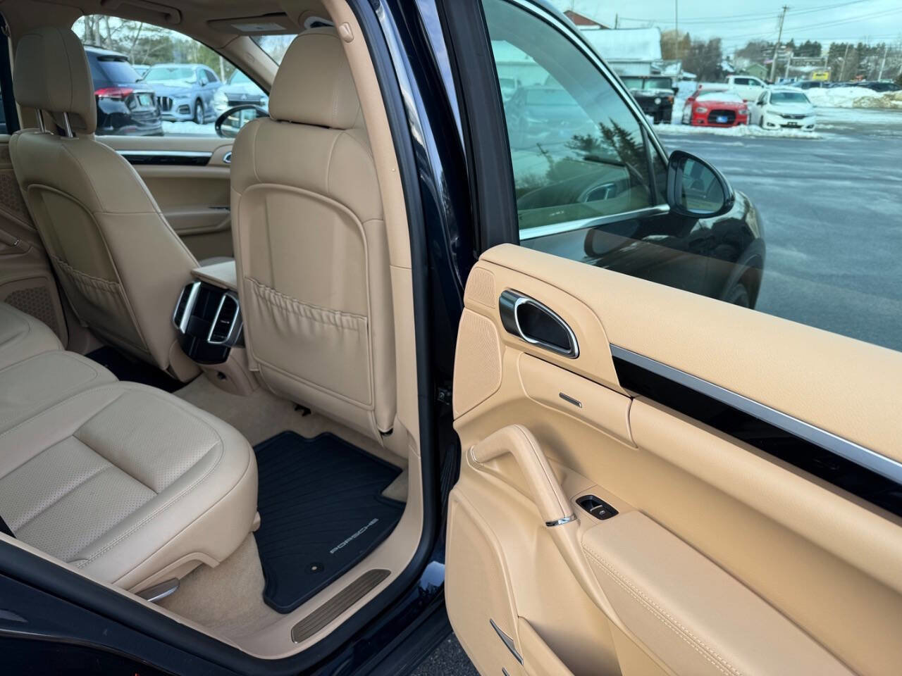 Used 2016 Porsche Cayenne AWD/4WD image 12
