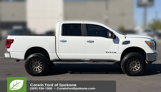 Used 2017 Nissan Titan SV AWD/4WD image 10