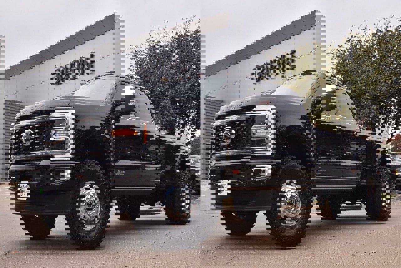 Used 2024 Ford F350 Limited image 1