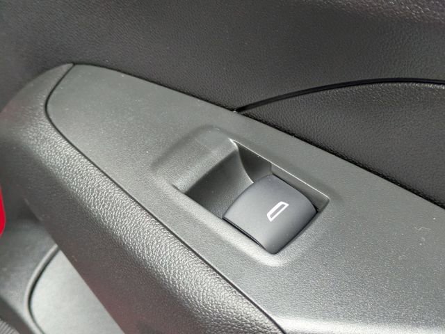 New 2026 Chevrolet Trax RS w/ Sunroof Package FWD image 32