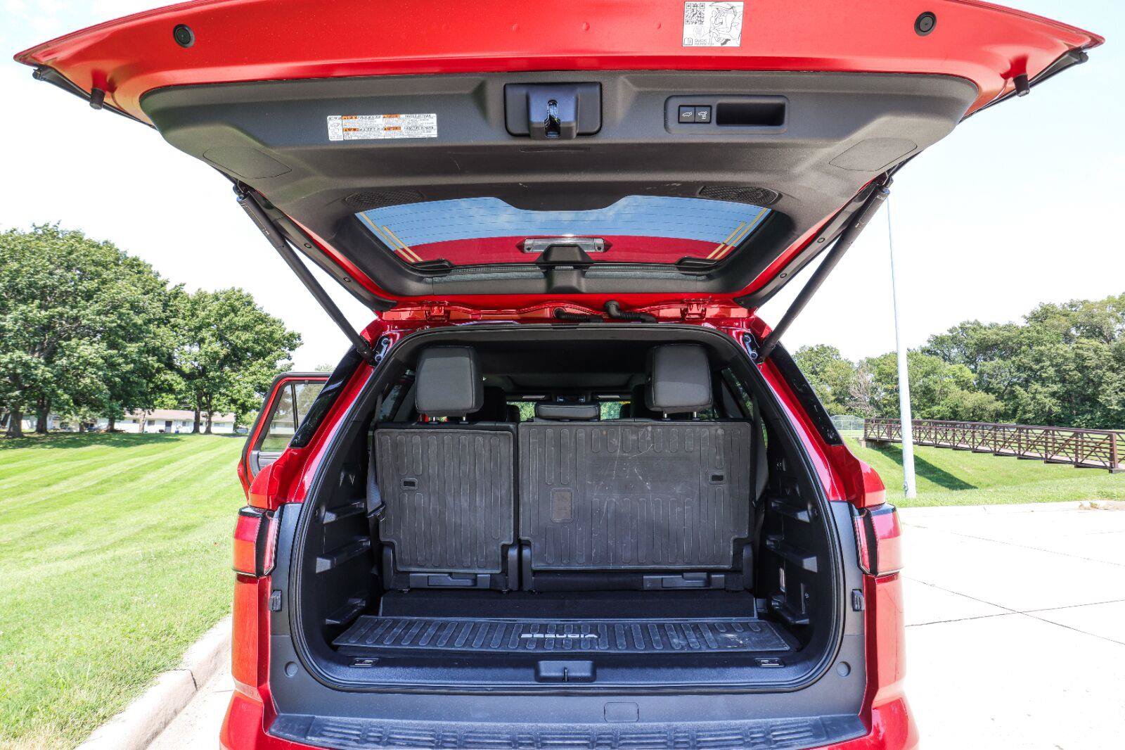 Used 2025 Toyota Sequoia Platinum AWD/4WD image 31