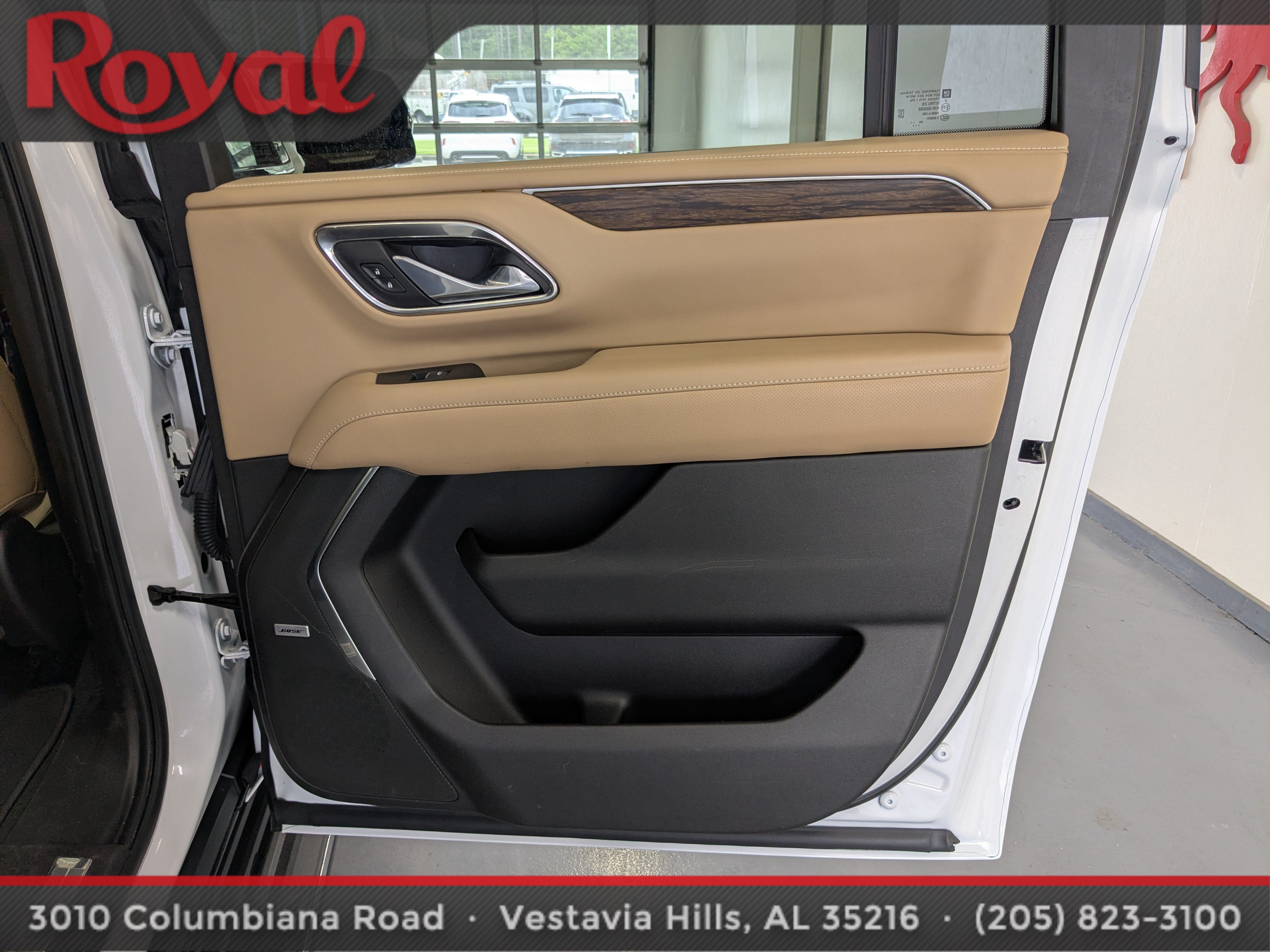Used 2021 Chevrolet Suburban Premier w/ Premium Package RWD image 9