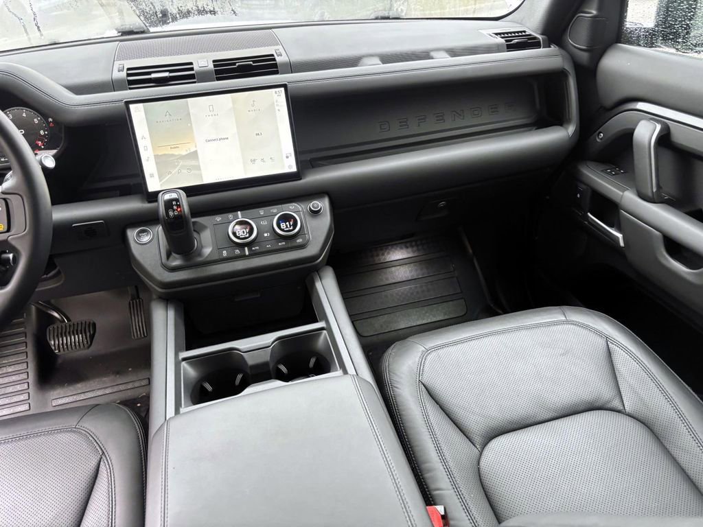 Used 2025 Land Rover Defender 110 S image 58
