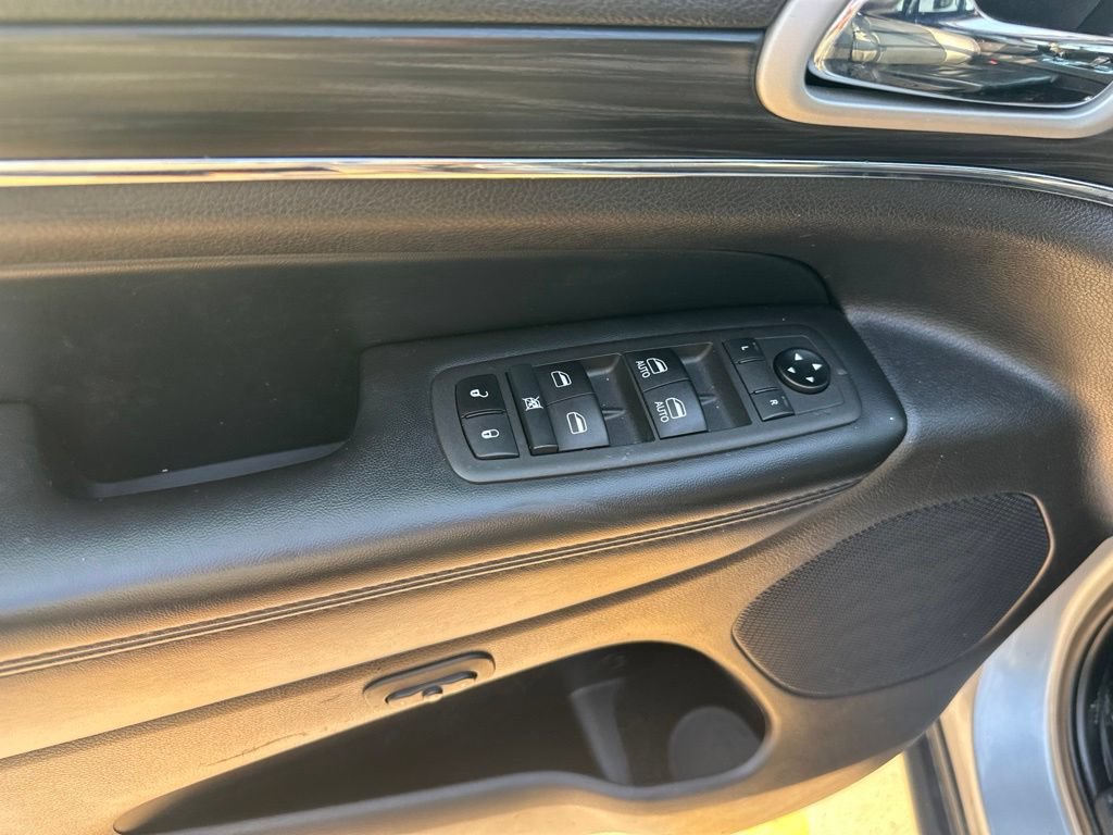 Used 2021 Jeep Grand Cherokee Limited AWD/4WD image 11