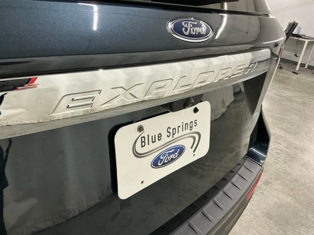Used 2023 Ford Explorer XLT image 6
