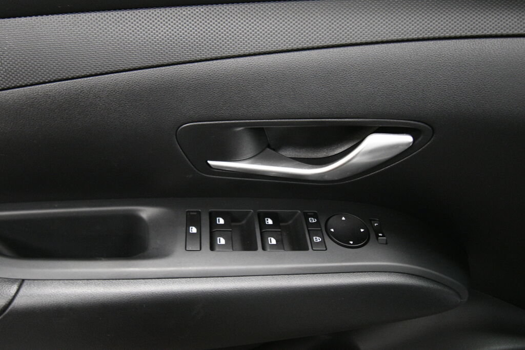 Used 2025 Hyundai Tucson SE AWD/4WD image 12