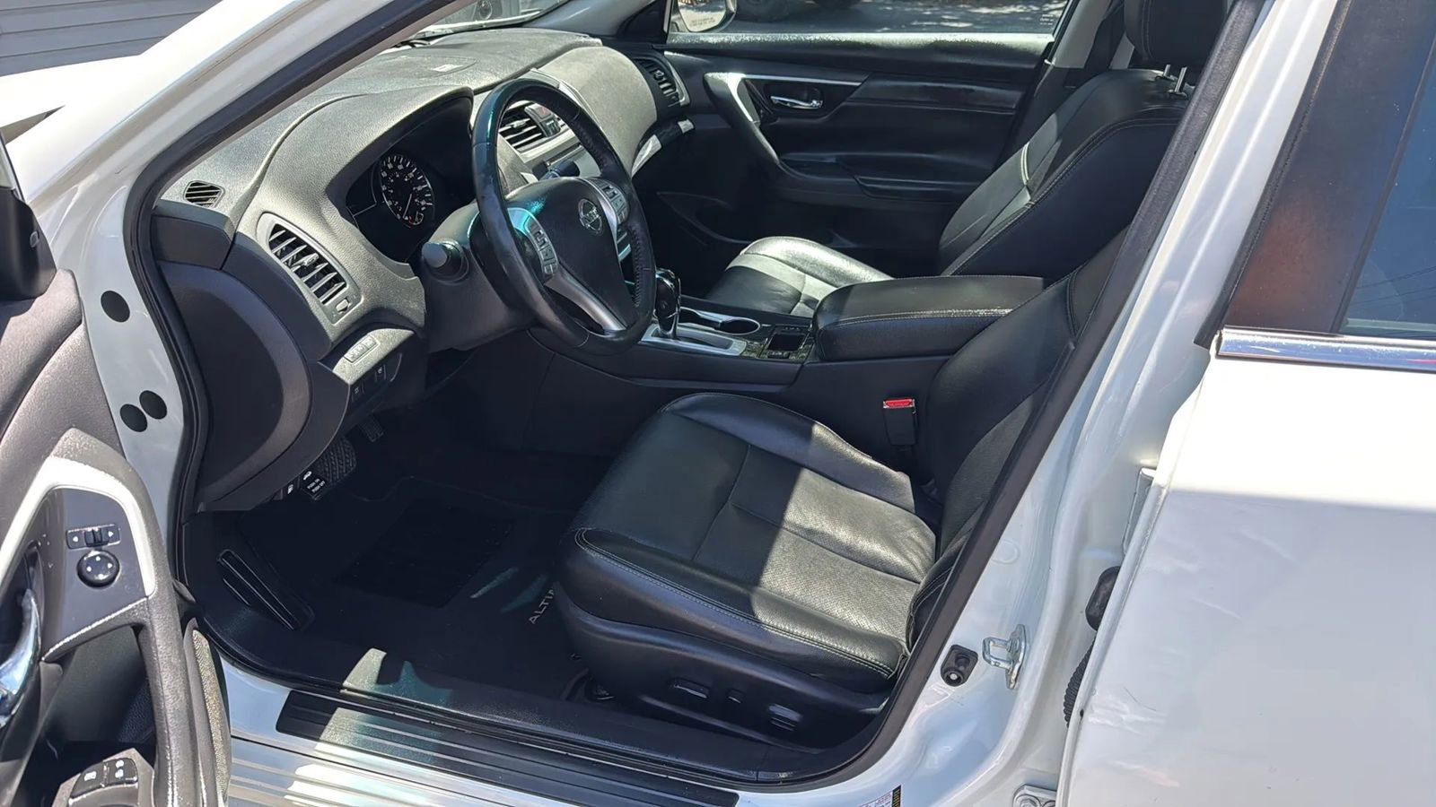 Used 2017 Nissan Altima 2.5 SL w/ 2.5 Technology Package FWD image 12