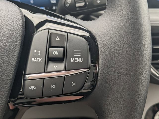 New 2025 Ford Escape SE w/ PHEV Premium Package FWD image 11