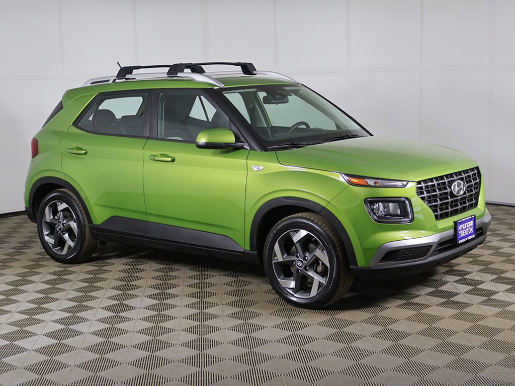 Certified 2024 Hyundai Venue SEL image 2