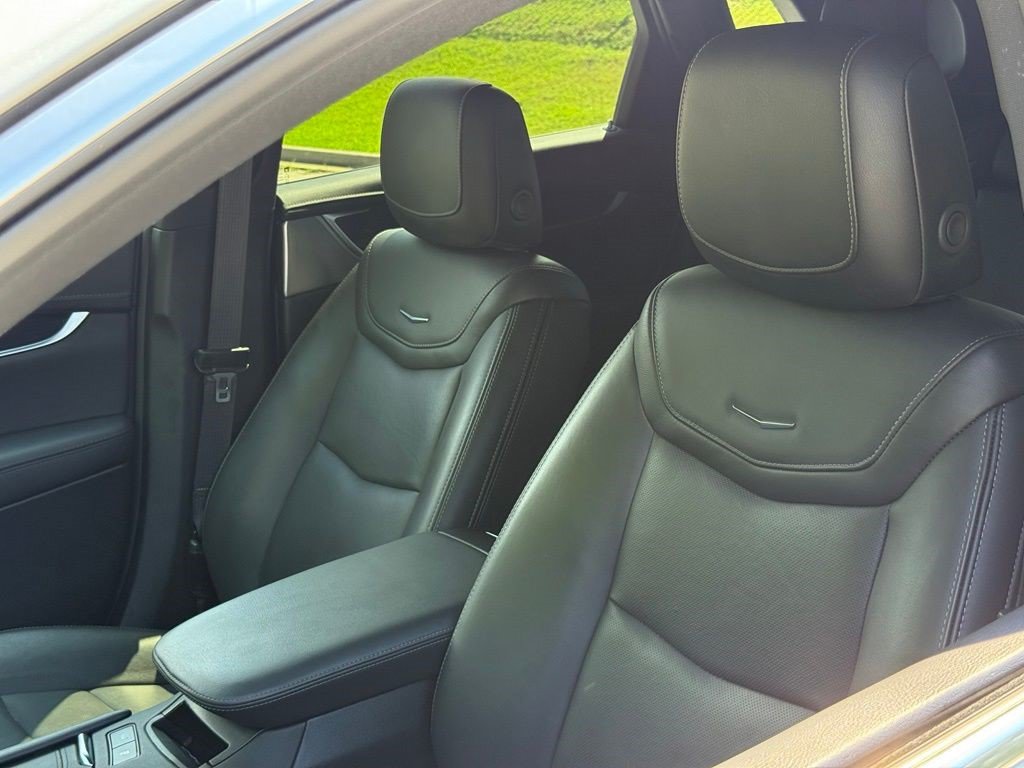 Certified 2025 Cadillac XT5 Premium Luxury AWD/4WD image 17