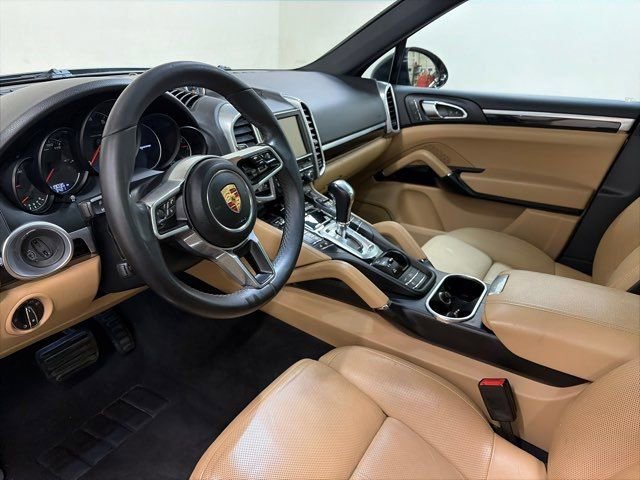 Used 2016 Porsche Cayenne w/ Premium Package image 14