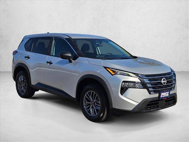 Used 2024 Nissan Rogue S AWD/4WD image 3