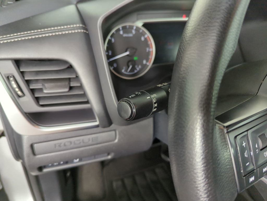 Used 2024 Nissan Rogue S image 21