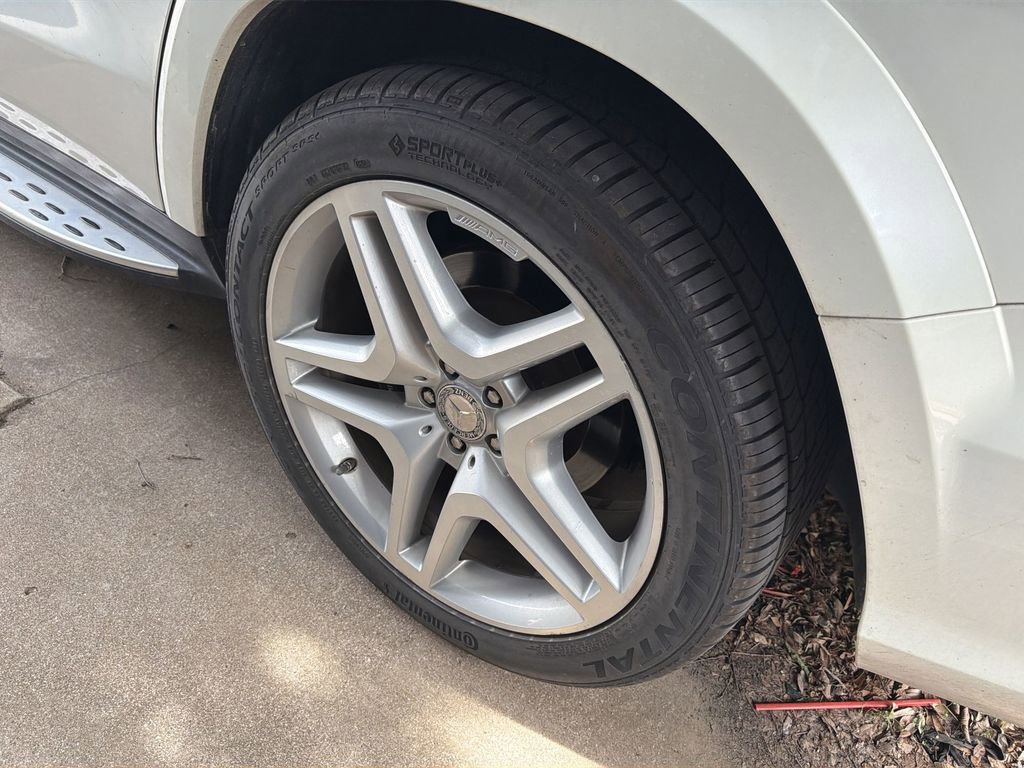 Used 2015 Mercedes-Benz GL 550 4MATIC image 5