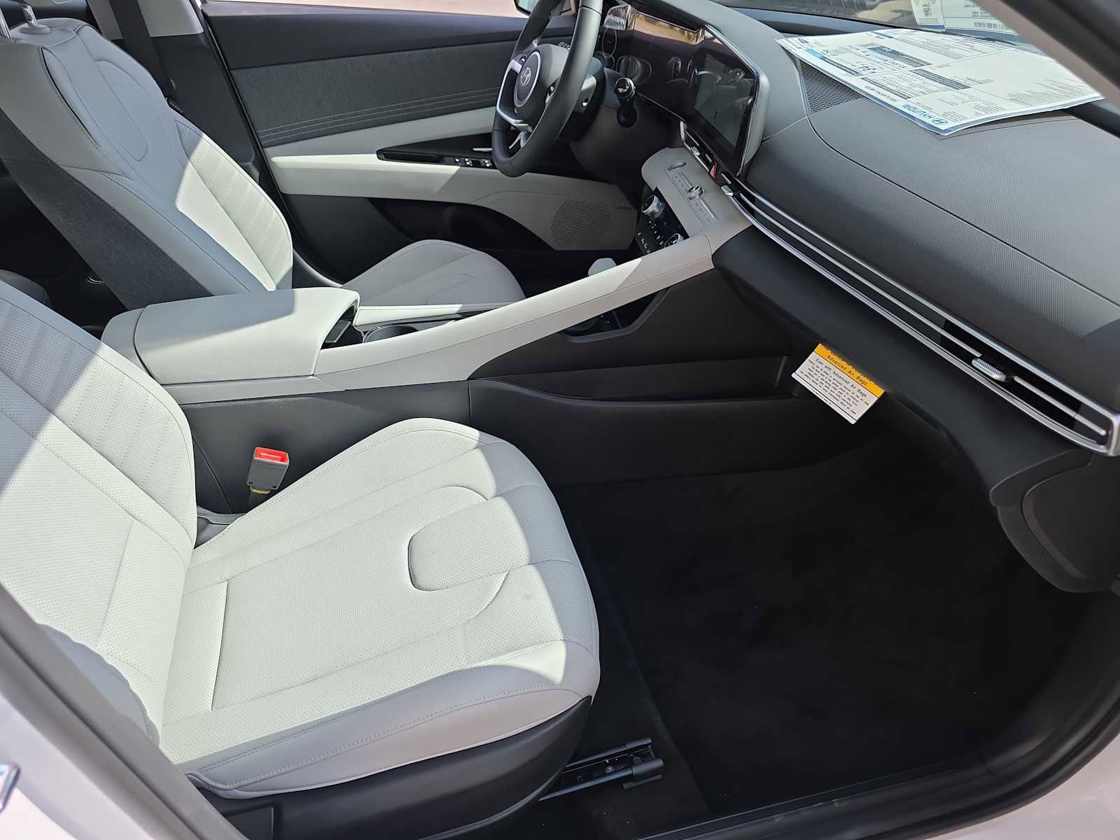 New 2025 Hyundai Elantra Limited image 25