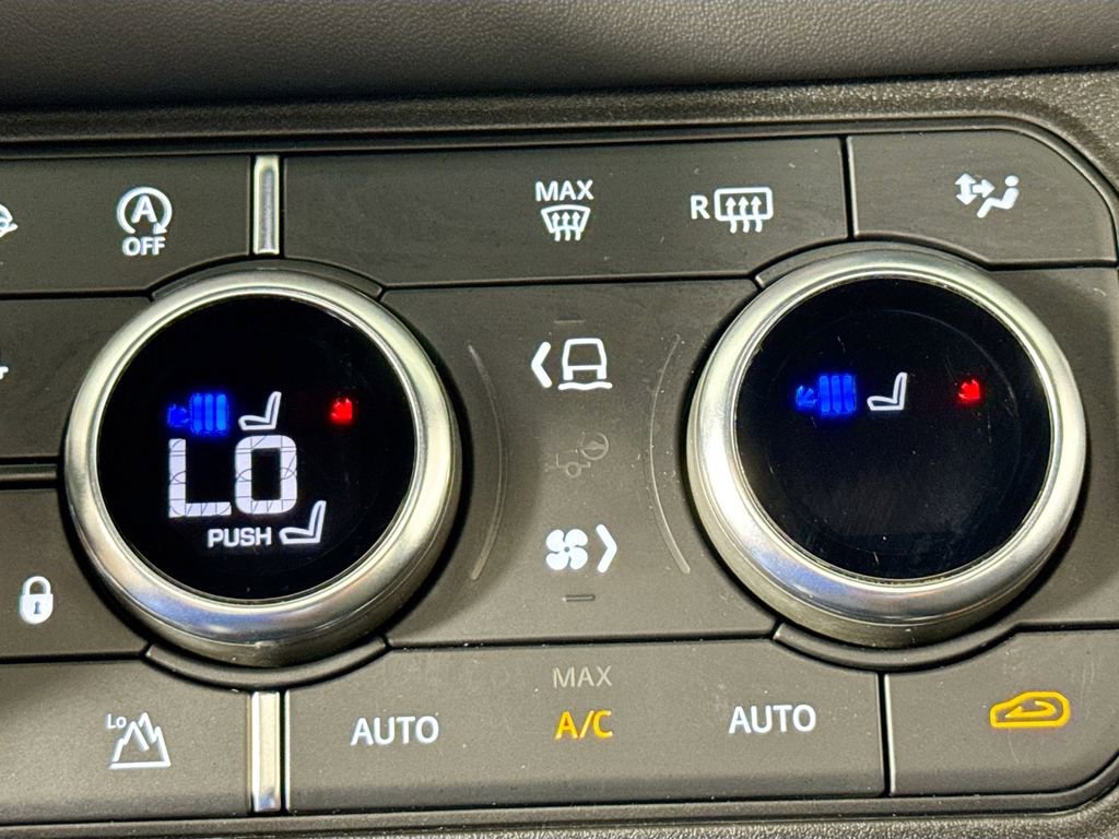 Used 2020 Land Rover Defender 110 X image 25