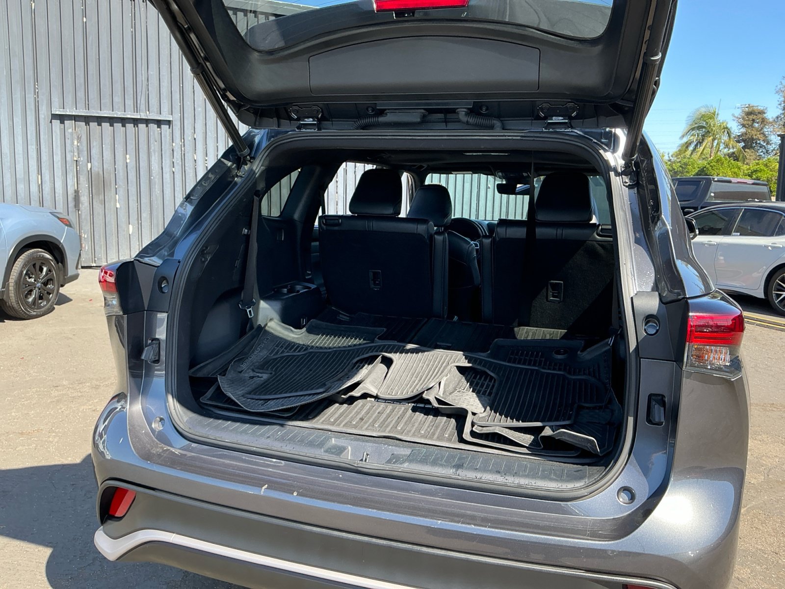 Used 2023 Toyota Highlander XSE FWD image 24