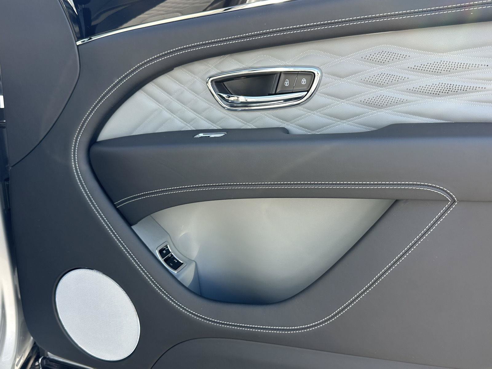 New 2027 Bentley Bentayga AWD/4WD image 21