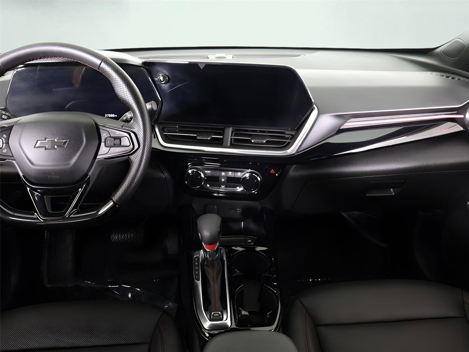 Used 2024 Chevrolet Trax RS image 32