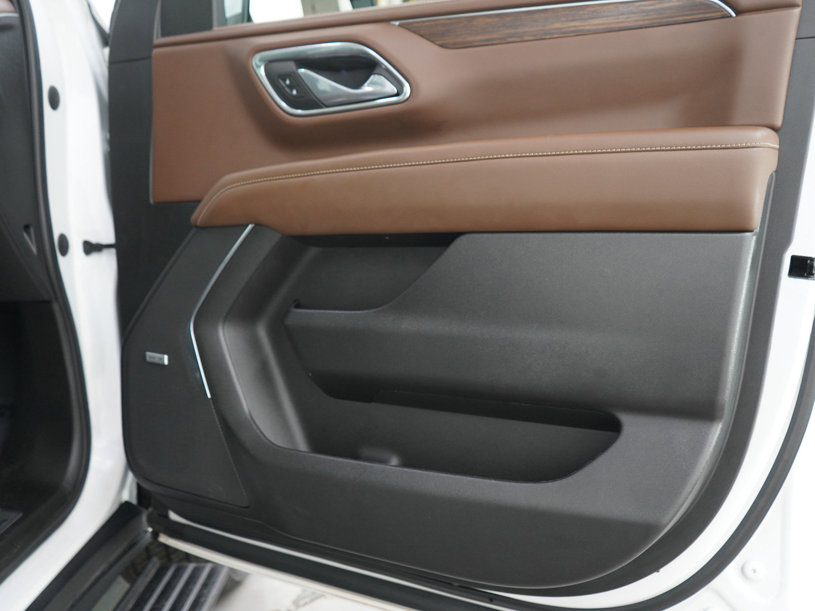 Used 2023 Chevrolet Tahoe High Country w/ Premium Package 2 AWD/4WD image 9