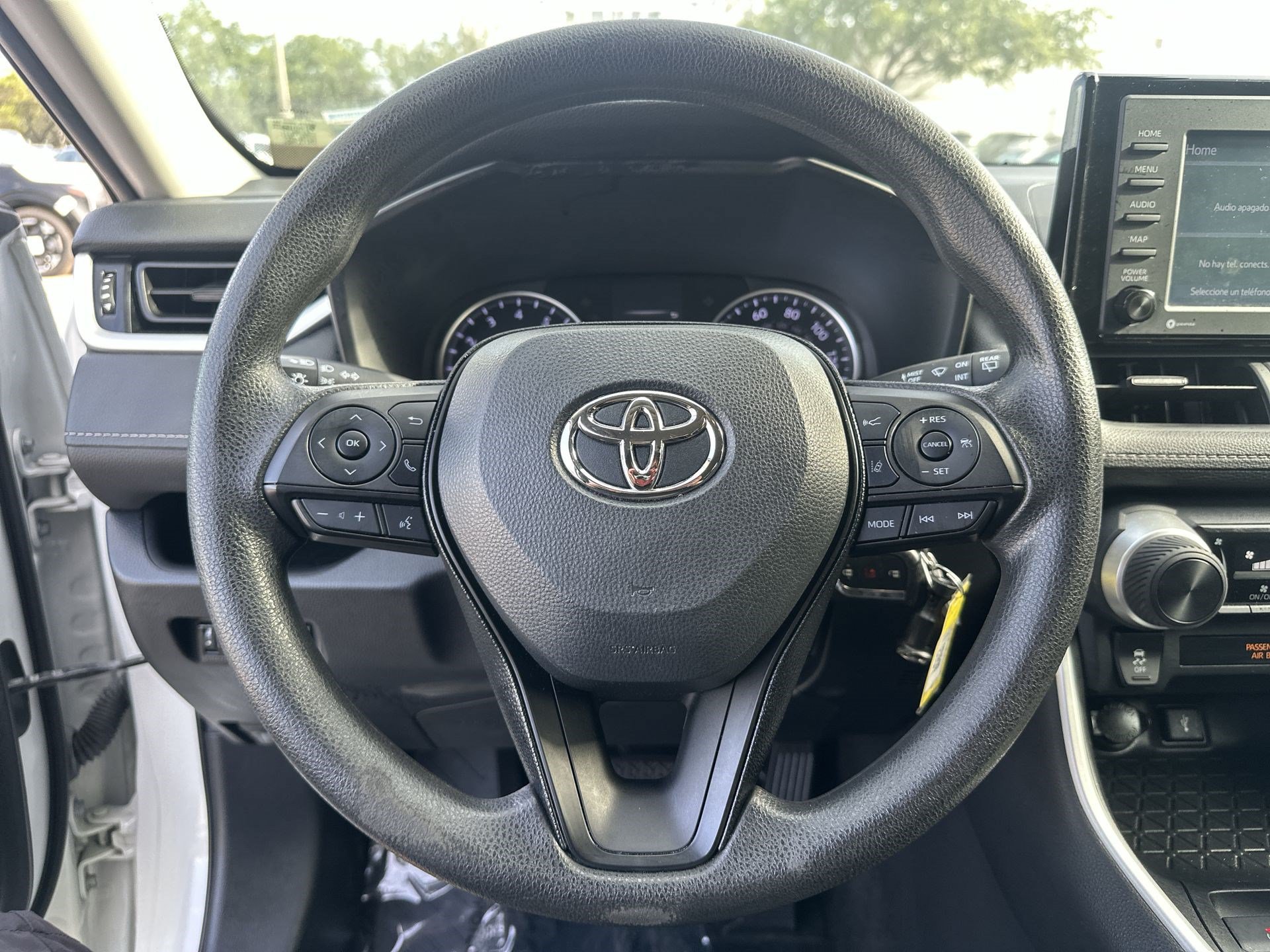 Used 2021 Toyota RAV4 LE FWD image 11