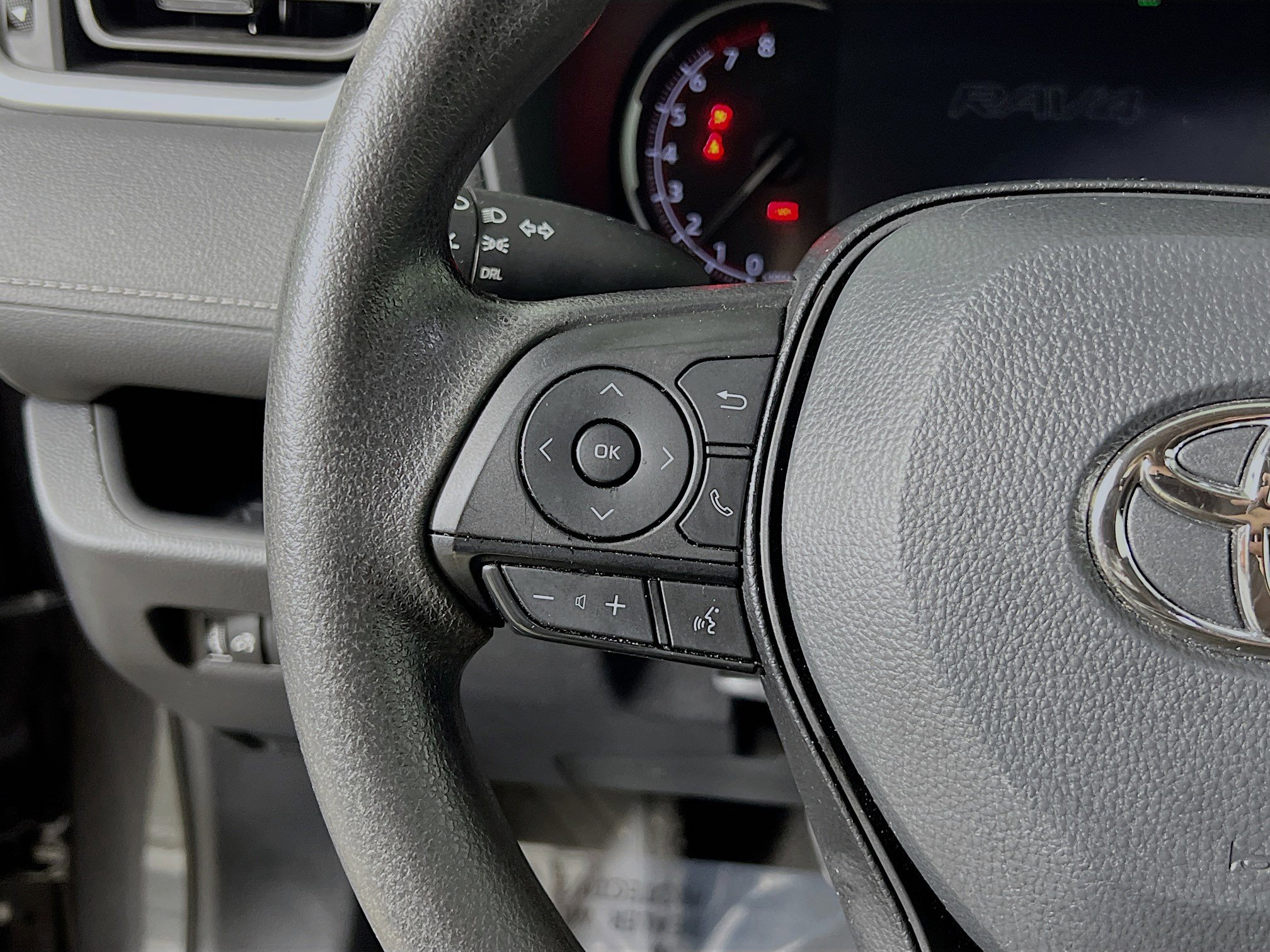 Used 2024 Toyota RAV4 LE image 19