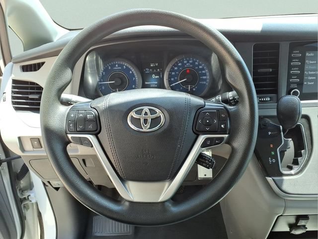 Used 2020 Toyota Sienna L FWD image 15