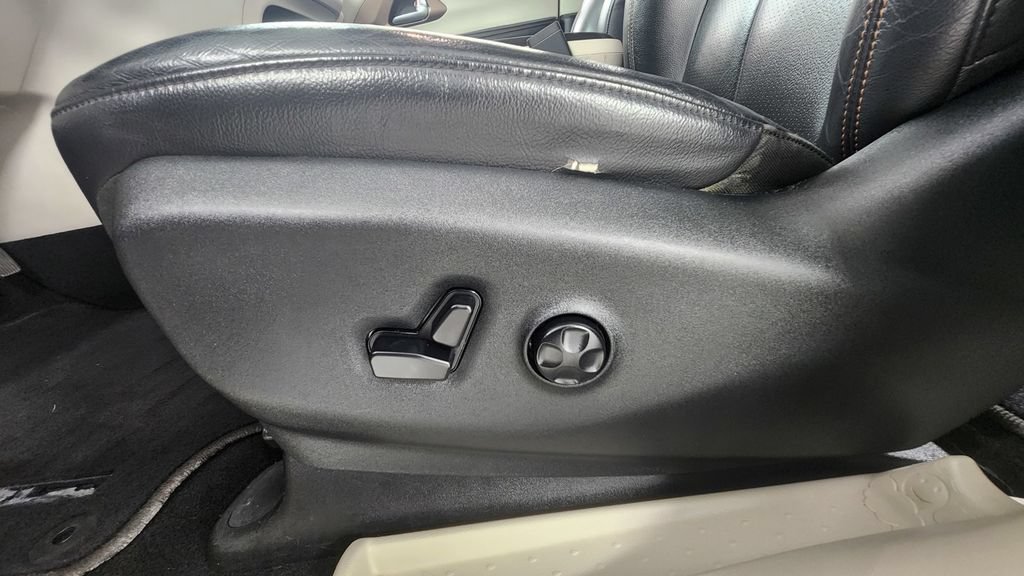 Used 2017 Chrysler Pacifica Touring-L Plus FWD image 11
