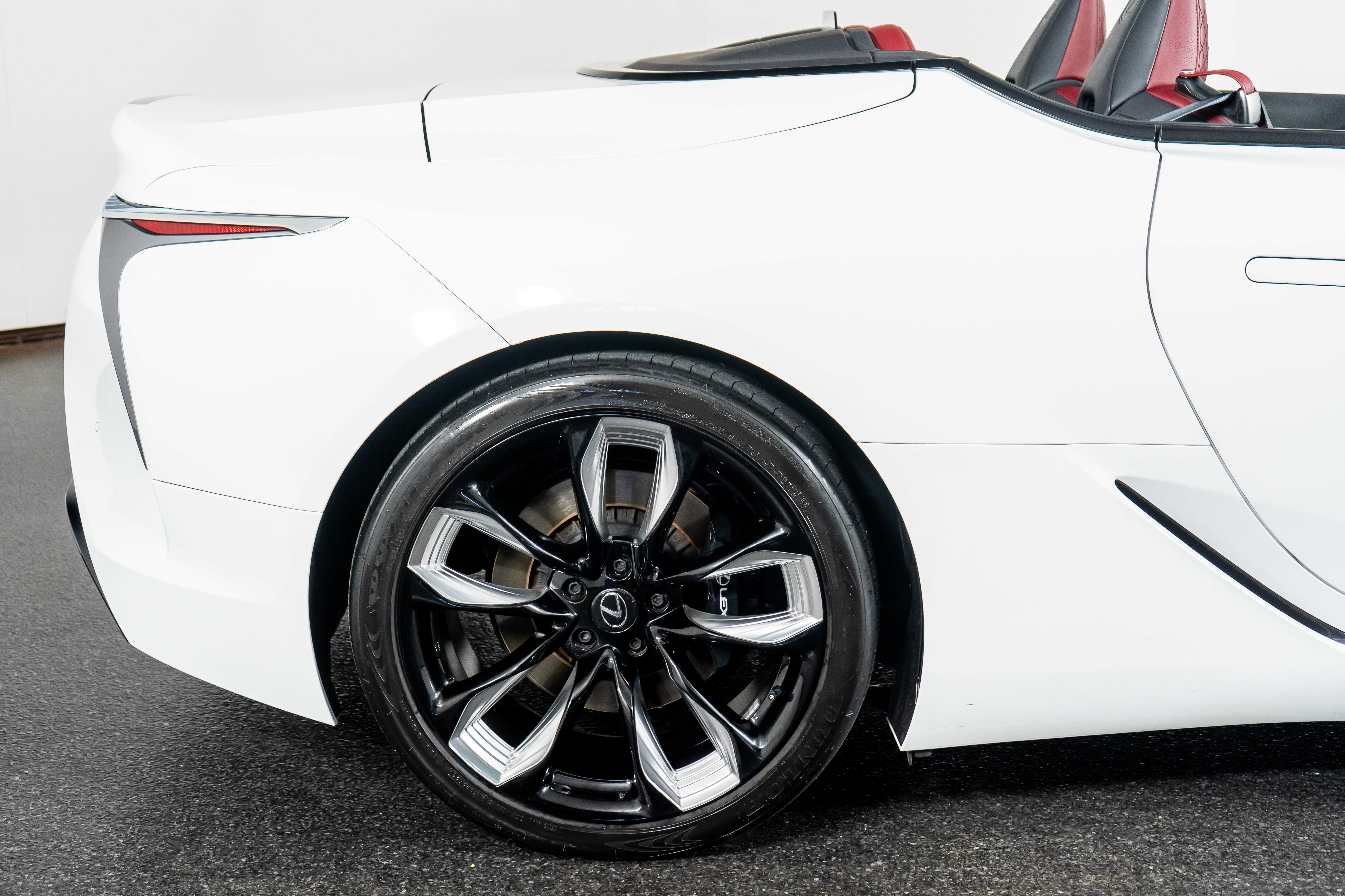 Used 2024 Lexus LC 500 Convertible image 11
