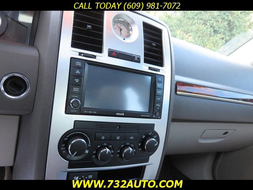 Used 2008 Chrysler 300 C w/ Protection Group II image 11