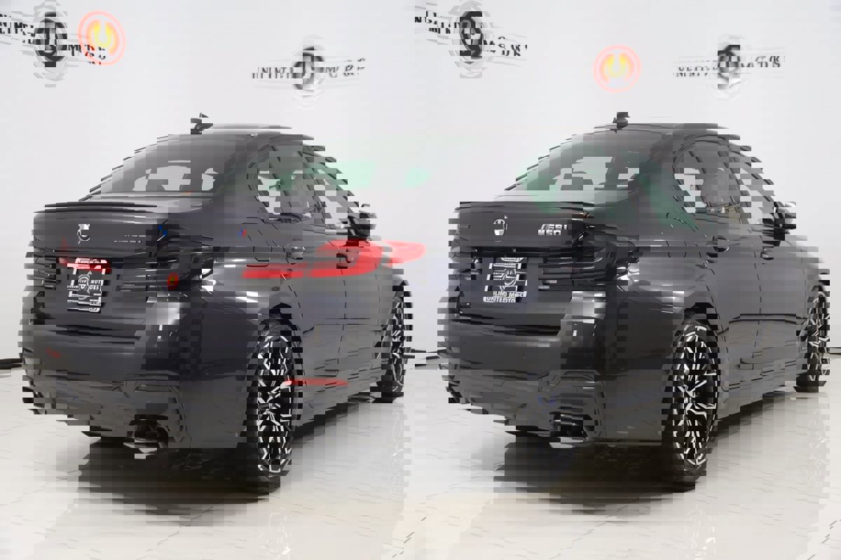 Used 2023 BMW M550i xDrive image 3