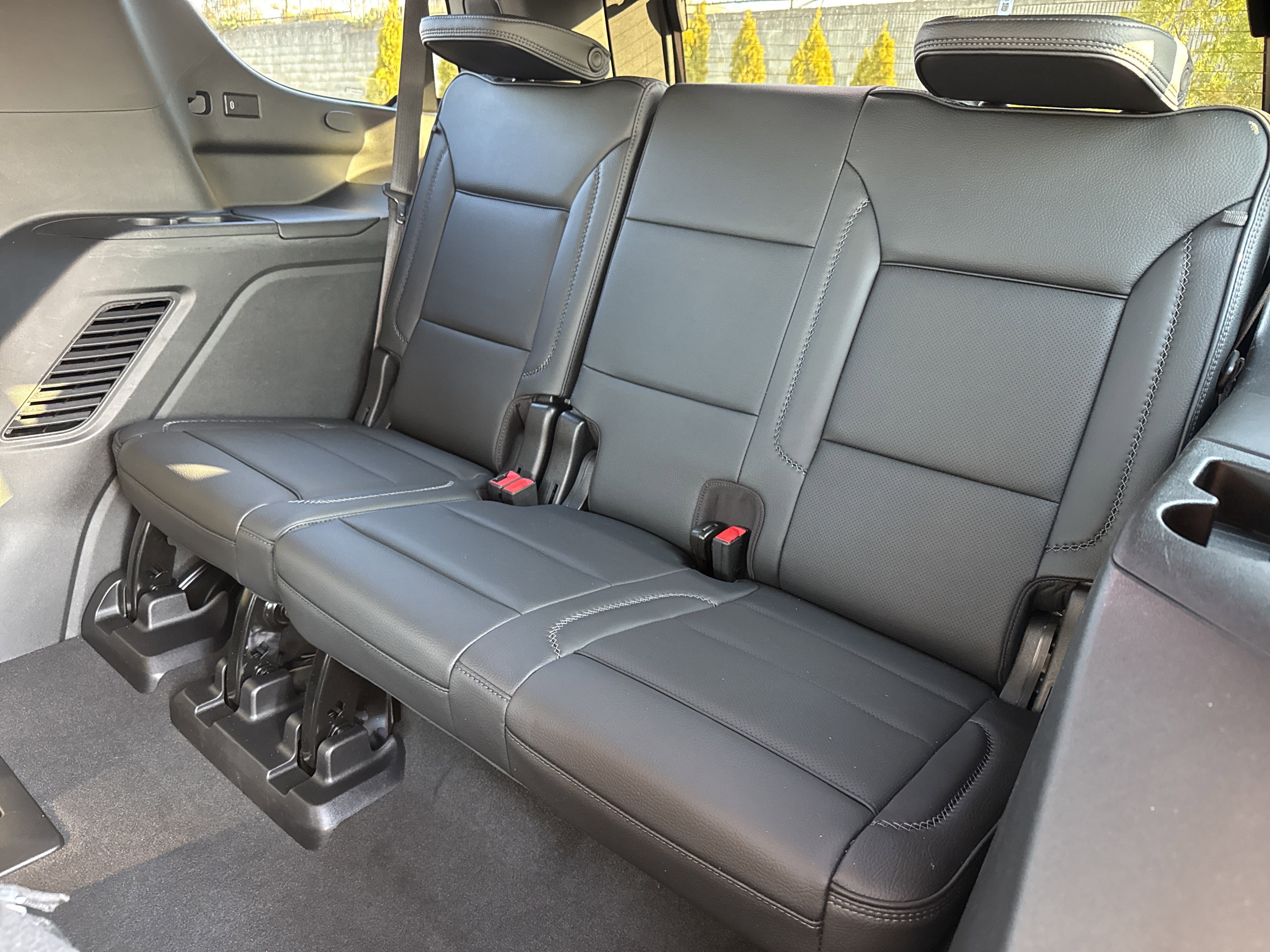 Used 2024 GMC Yukon Denali w/ Advanced Technology Package image 34