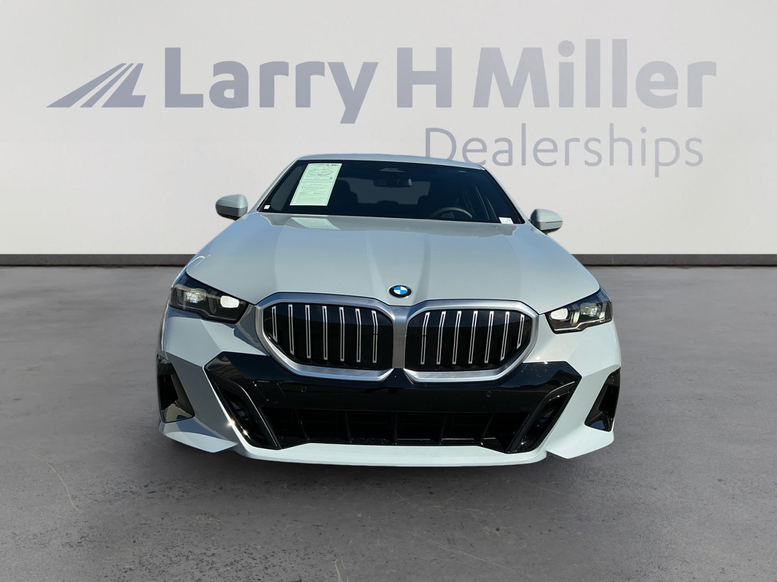 Used 2025 BMW 530i w/ M Sport Package image 8