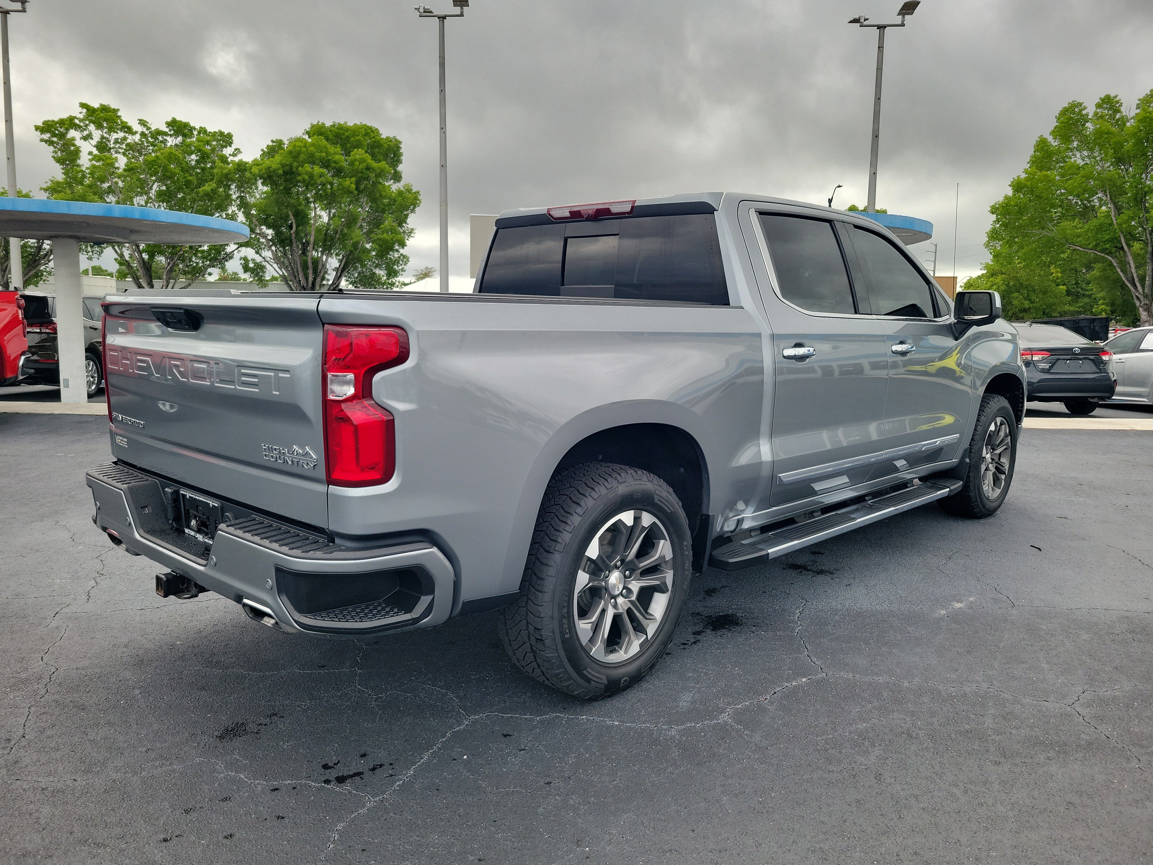 Used 2024 Chevrolet Silverado 1500 High Country w/ Technology Package AWD/4WD image 4