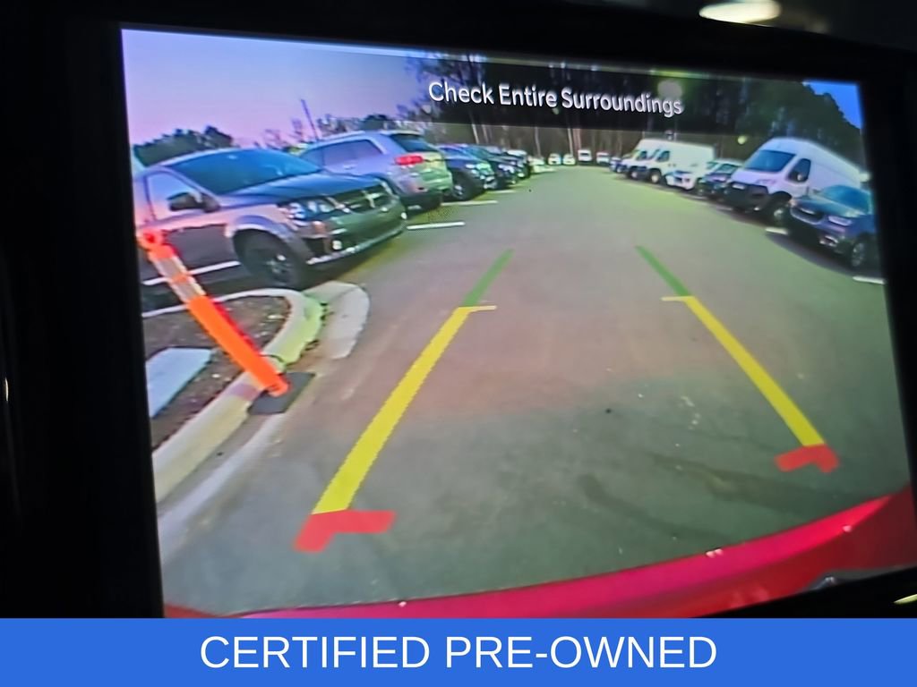 Used 2025 Chrysler Pacifica Limited FWD image 26