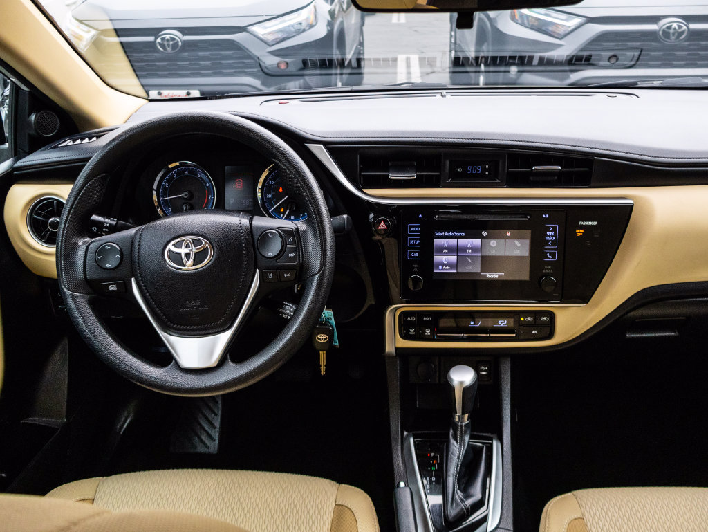 Used 2017 Toyota Corolla LE w/ Carpet Mat Package (TMS) FWD image 20