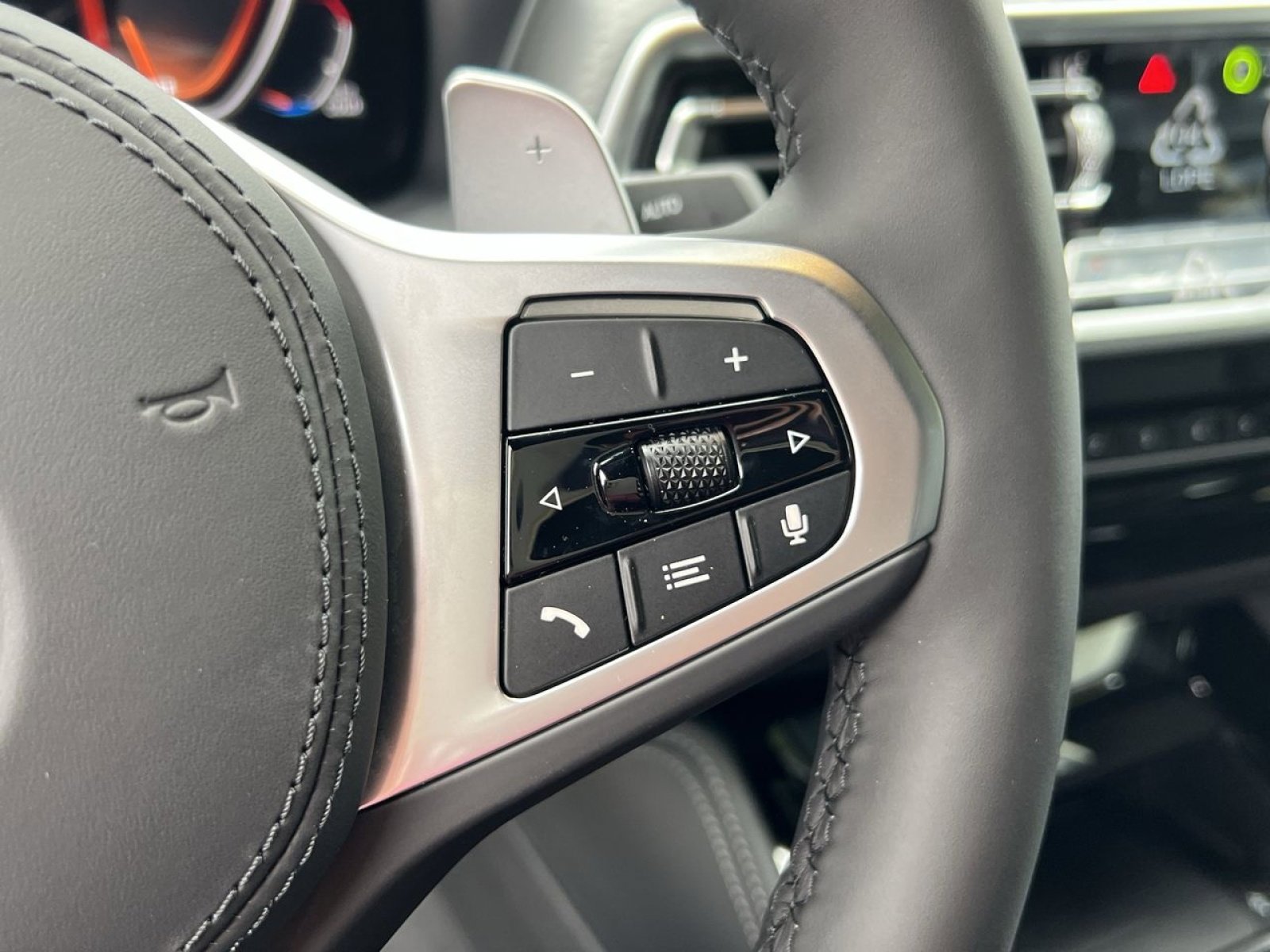 New 2025 BMW X4 xDrive30i w/ Premium Package image 29