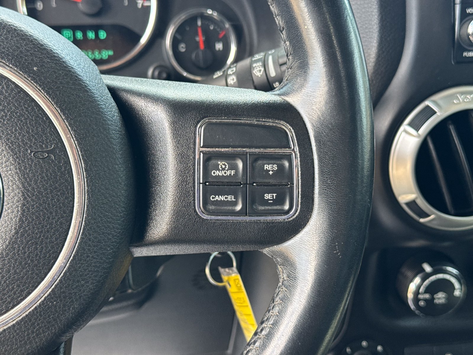 Used 2016 Jeep Wrangler Unlimited Sahara w/ Connectivity Group AWD/4WD image 26