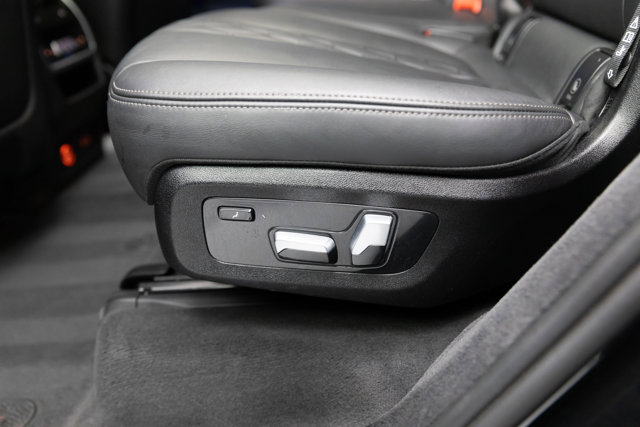 Used 2024 BMW X7 M60i w/ Executive Package image 58