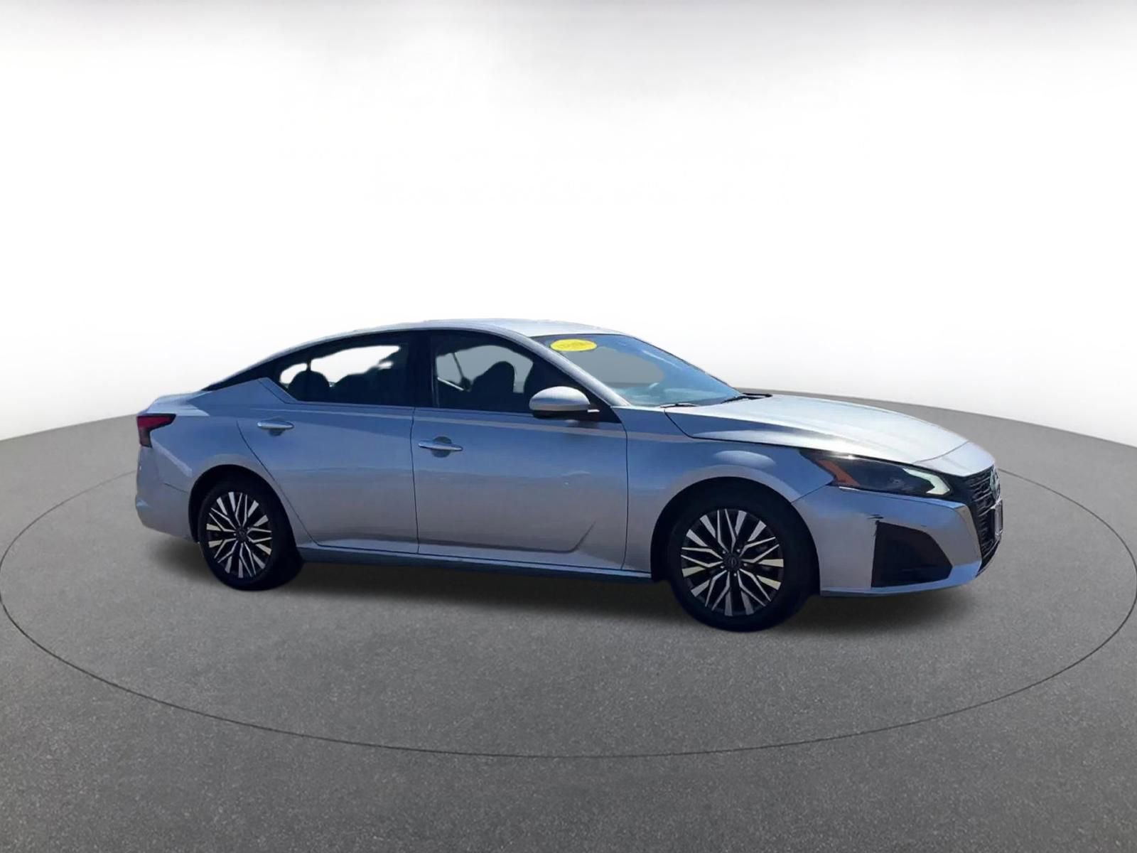 Used 2023 Nissan Altima 2.5 SV image 2