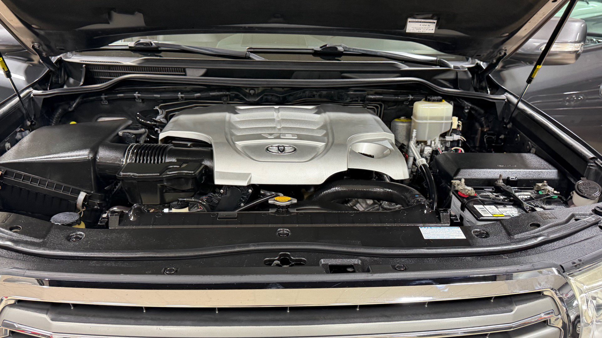 Used 2014 Toyota Land Cruiser AWD/4WD image 33