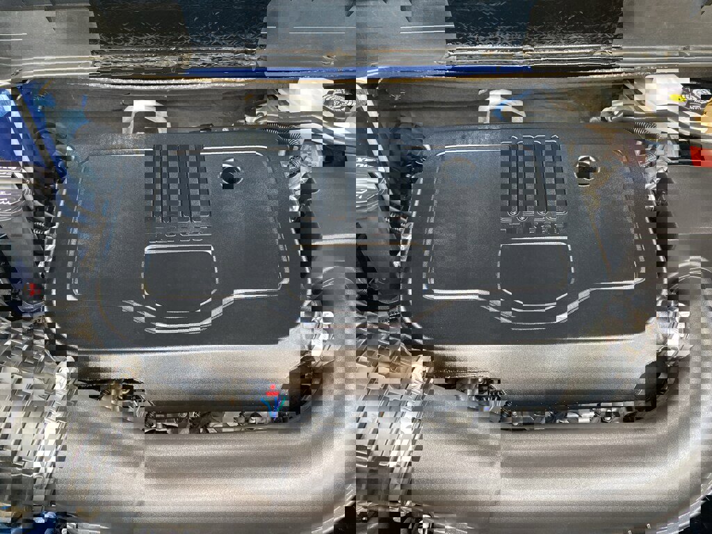 Used 2023 GMC Acadia SLE image 28