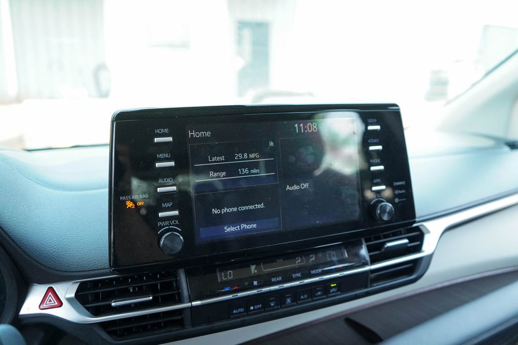 Used 2024 Toyota Sienna LE image 21