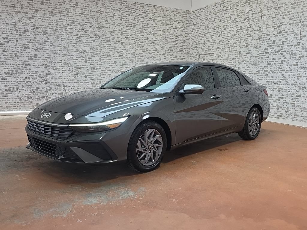 Certified 2024 Hyundai Elantra SEL FWD image 3