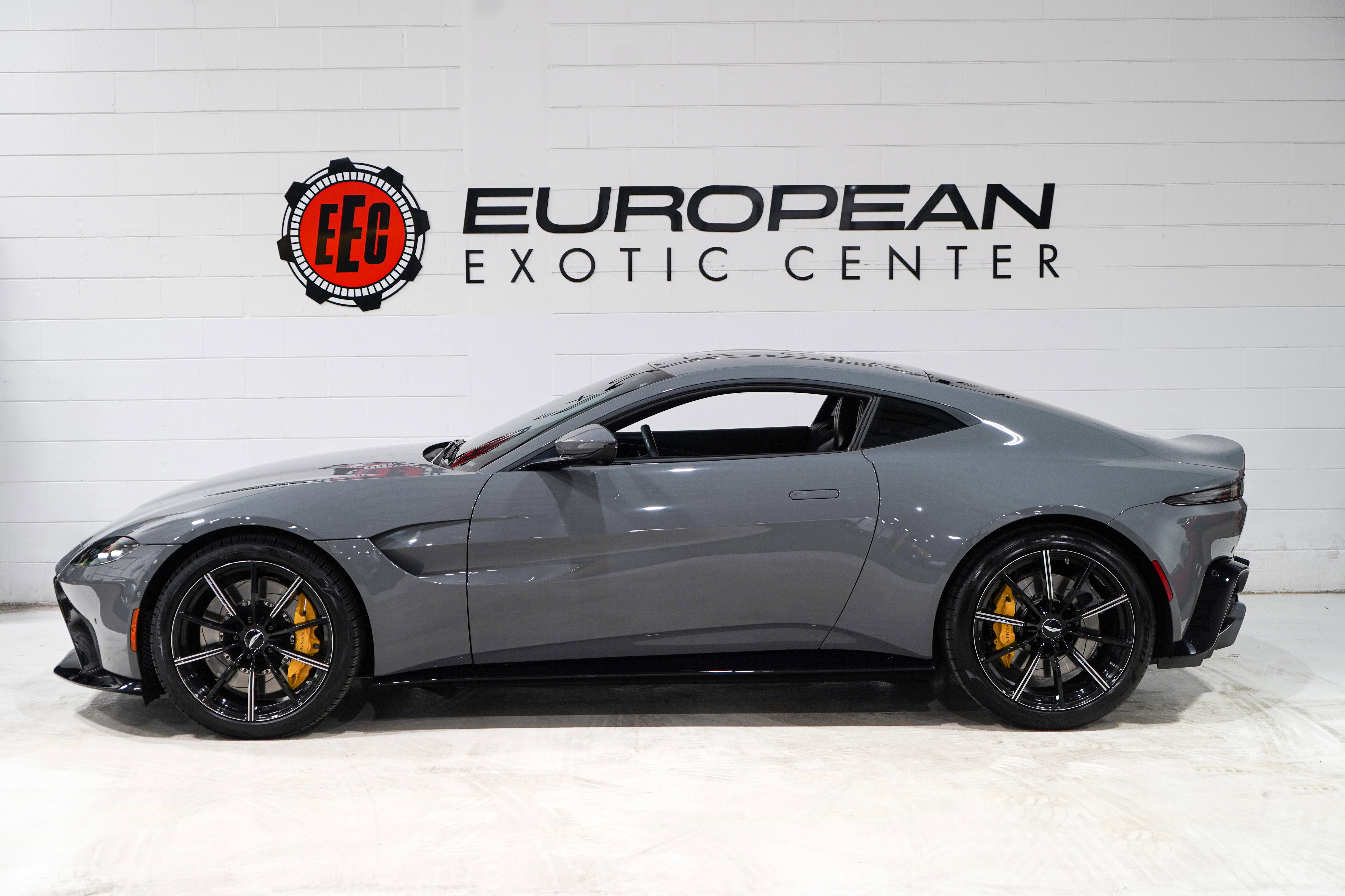 Used 2020 Aston Martin V8 Vantage Coupe RWD image 7