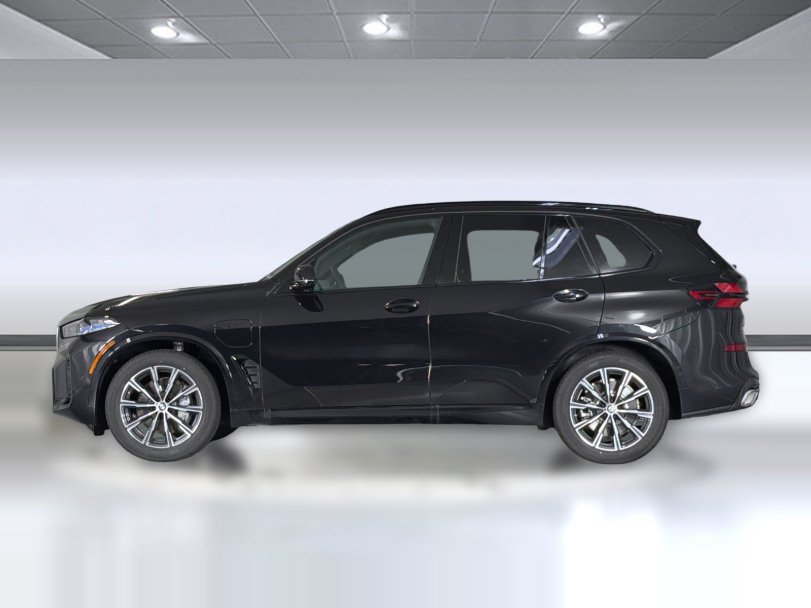 Used 2026 BMW X5 xDrive50e w/ M Sport Package AWD/4WD image 2
