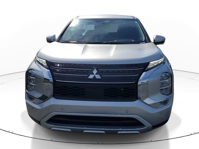 Used 2024 Mitsubishi Outlander SE FWD image 2