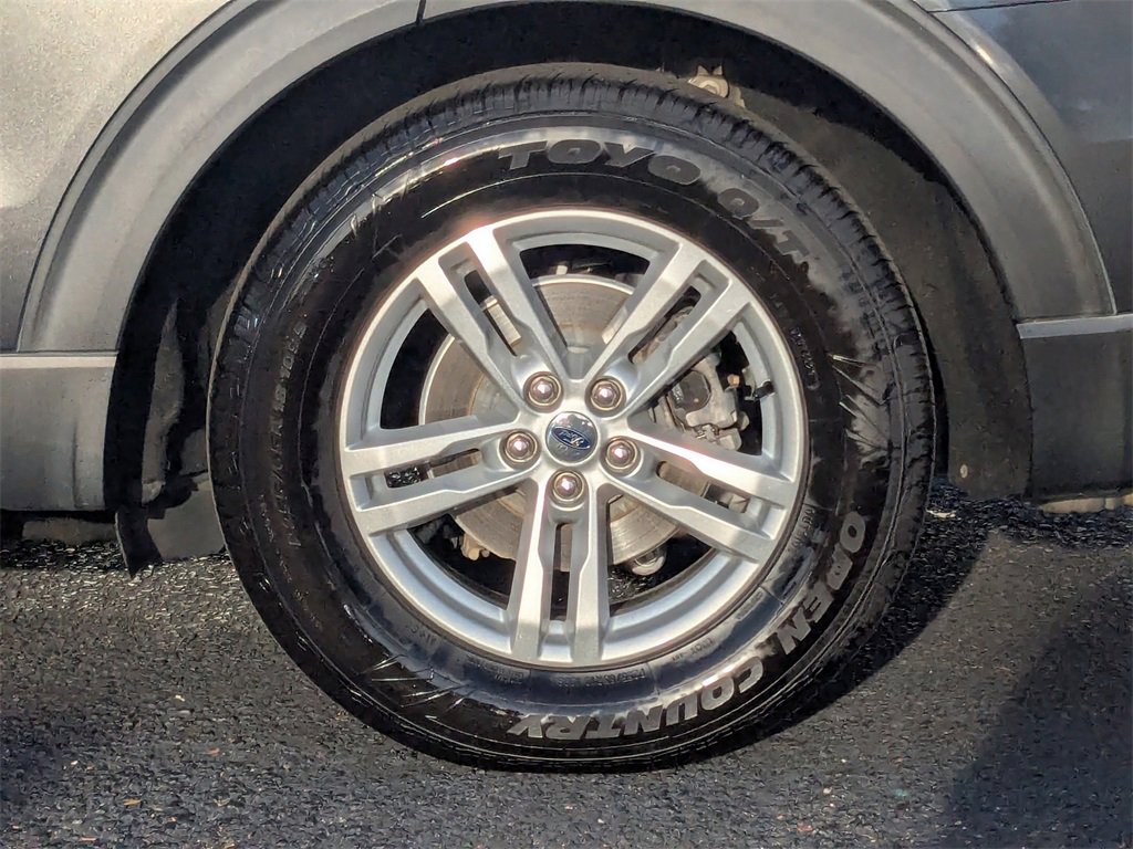 Used 2020 Ford Explorer XLT image 17