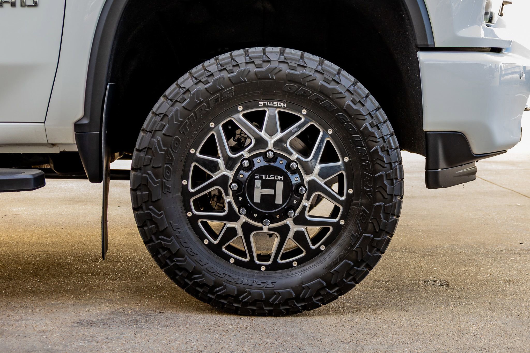 Used 2023 Chevrolet Silverado 3500 High Country w/ Technology Package image 11